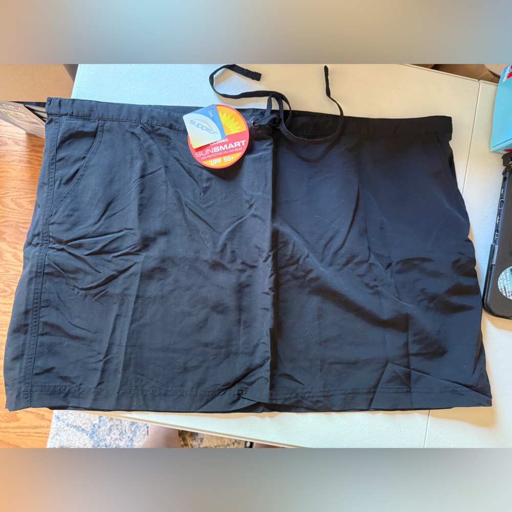 L.L. Bean Black UPF 50+ Skirt w/Pockets sz 2X NWT Drawstring and elastic waist.